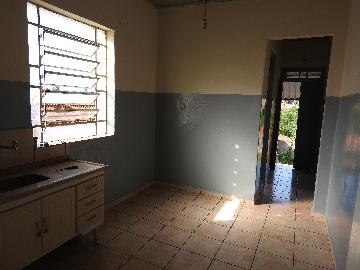 Alugar Residenciais / Casas em Santa Cruz do Rio Pardo R$ 800,00 - Foto 8