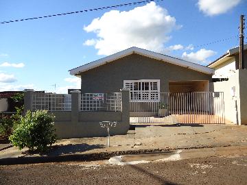 Residenciais / Casas em Santa Cruz do Rio Pardo Alugar por R$1.350,00