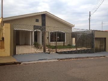 Alugar Residenciais / Casas em Santa Cruz do Rio Pardo. apenas R$ 1.700,00