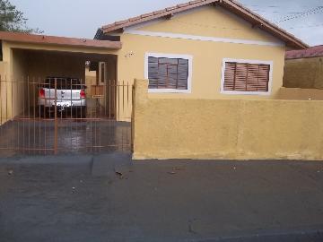Alugar Residenciais / Casas em Santa Cruz do Rio Pardo. apenas R$ 650,00