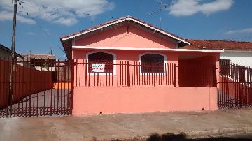 Alugar Residenciais / Casas em Santa Cruz do Rio Pardo. apenas R$ 600,00