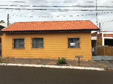 Residenciais / Casas em Santa Cruz do Rio Pardo , Comprar por R$420.000,00