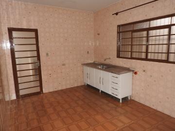 Alugar Residenciais / Casas em Santa Cruz do Rio Pardo R$ 1.200,00 - Foto 3