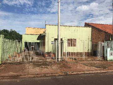 Residenciais / Casas em Santa Cruz do Rio Pardo , Comprar por R$180.000,00