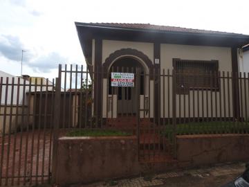 Alugar Residenciais / Casas em Santa Cruz do Rio Pardo. apenas R$ 1.500,00