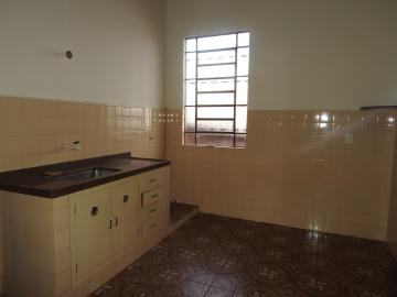 Alugar Residenciais / Casas em Santa Cruz do Rio Pardo R$ 1.500,00 - Foto 11