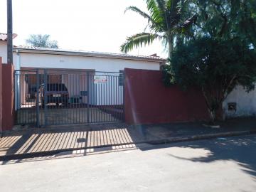 Alugar Residenciais / Casas em Santa Cruz do Rio Pardo. apenas R$ 230.000,00