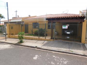 Comprar Residenciais / Casas em Santa Cruz do Rio Pardo R$ 470.000,00 - Foto 2