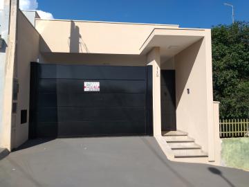 Alugar Residenciais / Casas em Santa Cruz do Rio Pardo. apenas R$ 395.000,00