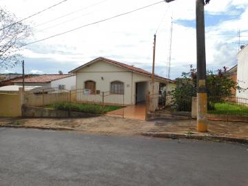 Alugar Residenciais / Casas em Santa Cruz do Rio Pardo. apenas R$ 350.000,00