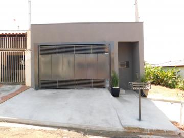 Alugar Residenciais / Casas em Santa Cruz do Rio Pardo. apenas R$ 2.000,00