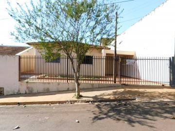 Residenciais / Casas em Santa Cruz do Rio Pardo , Comprar por R$210.000,00