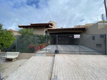 Residenciais / Casas em Santa Cruz do Rio Pardo , Comprar por R$750.000,00