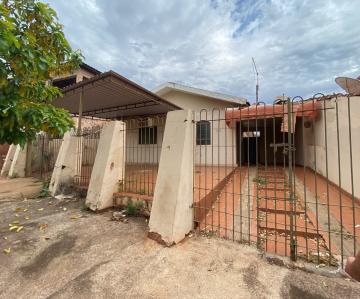 Alugar Residenciais / Casas em Santa Cruz do Rio Pardo. apenas R$ 400.000,00