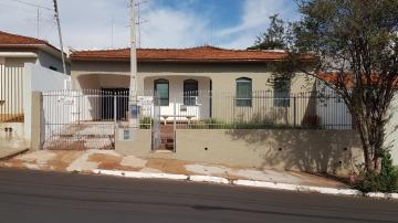 Alugar Residenciais / Casas em Santa Cruz do Rio Pardo. apenas R$ 380.000,00