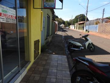 Alugar Comerciais / Sala Comercial em Santa Cruz do Rio Pardo R$ 600,00 - Foto 2