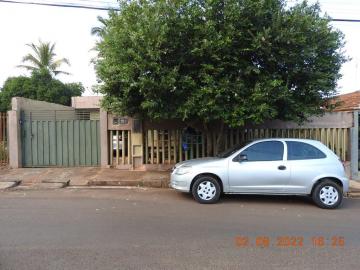 Alugar Residenciais / Casas em Santa Cruz do Rio Pardo. apenas R$ 320.000,00