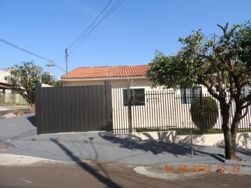 Residenciais / Casas em Santa Cruz do Rio Pardo Alugar por R$1.550,00
