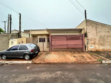 Alugar Residenciais / Casas em Santa Cruz do Rio Pardo. apenas R$ 420.000,00