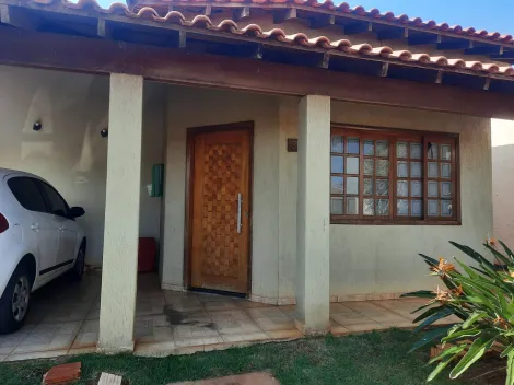 Alugar Residenciais / Casas em Santa Cruz do Rio Pardo. apenas R$ 400.000,00