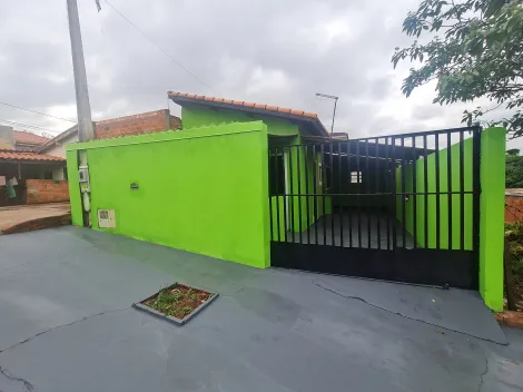 Alugar Residenciais / Casas em Santa Cruz do Rio Pardo. apenas R$ 750,00
