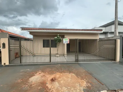 Residenciais / Casas em Santa Cruz do Rio Pardo Alugar por R$2.300,00