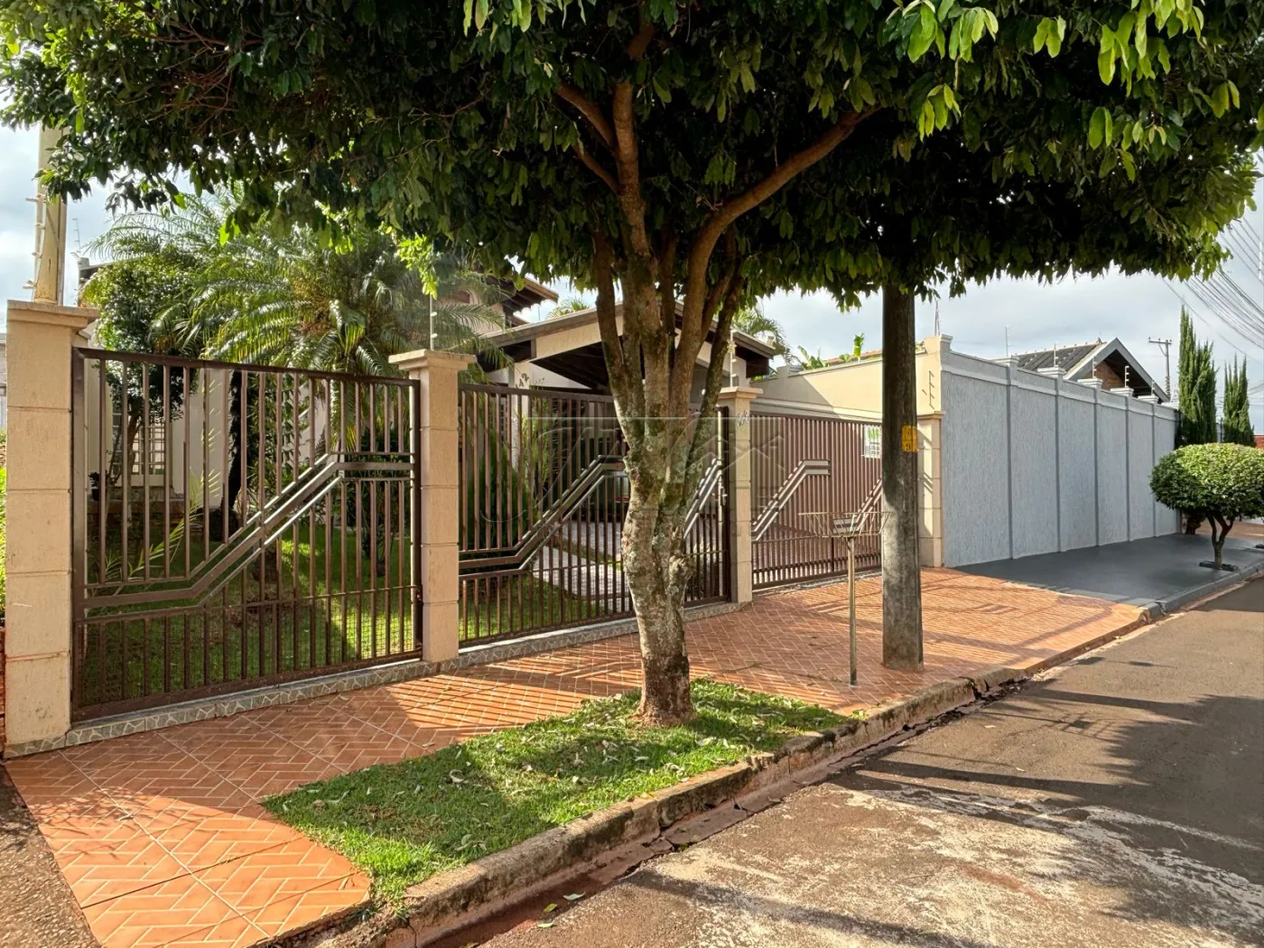 Comprar Residenciais / Casas em Santa Cruz do Rio Pardo R$ 900.000,00 - Foto 2