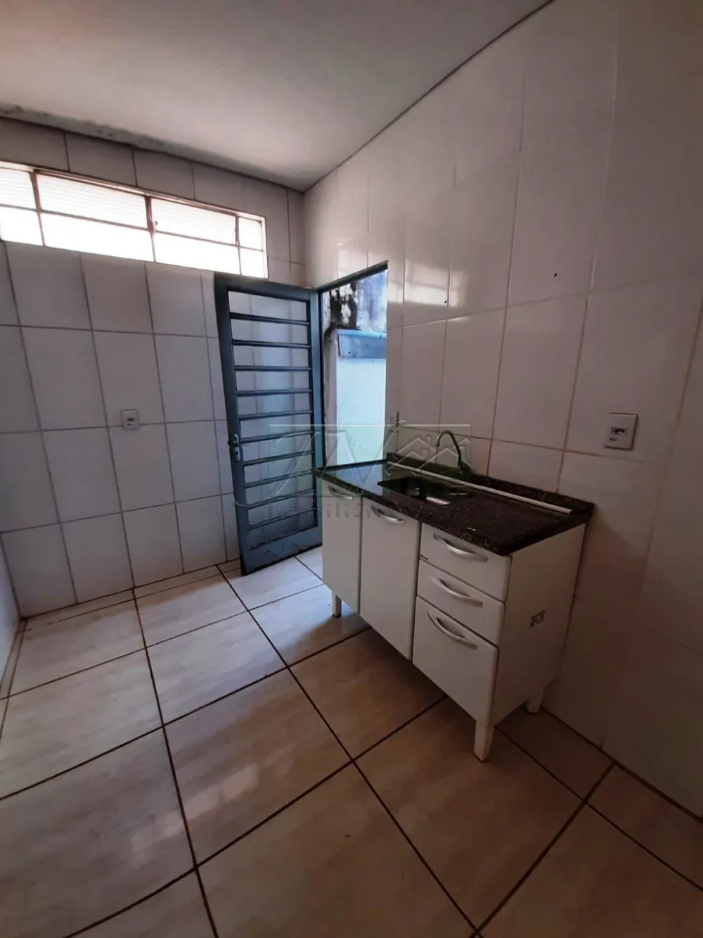 Alugar Residenciais / Casas em Santa Cruz do Rio Pardo R$ 1.000,00 - Foto 4