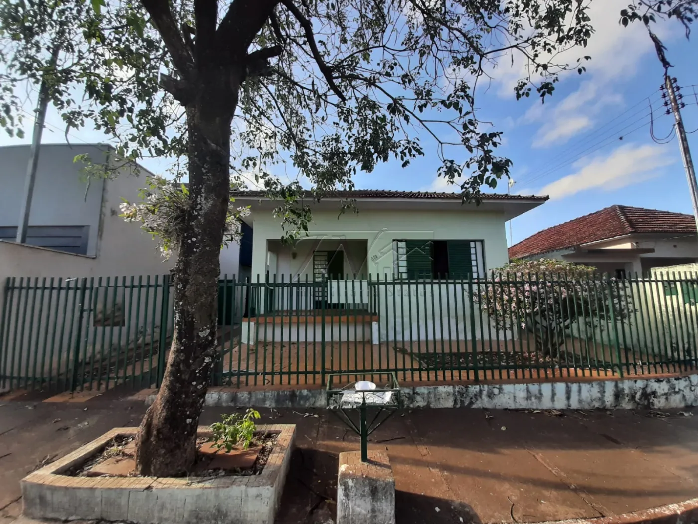 Alugar Residenciais / Casas em Santa Cruz do Rio Pardo R$ 2.500,00 - Foto 1