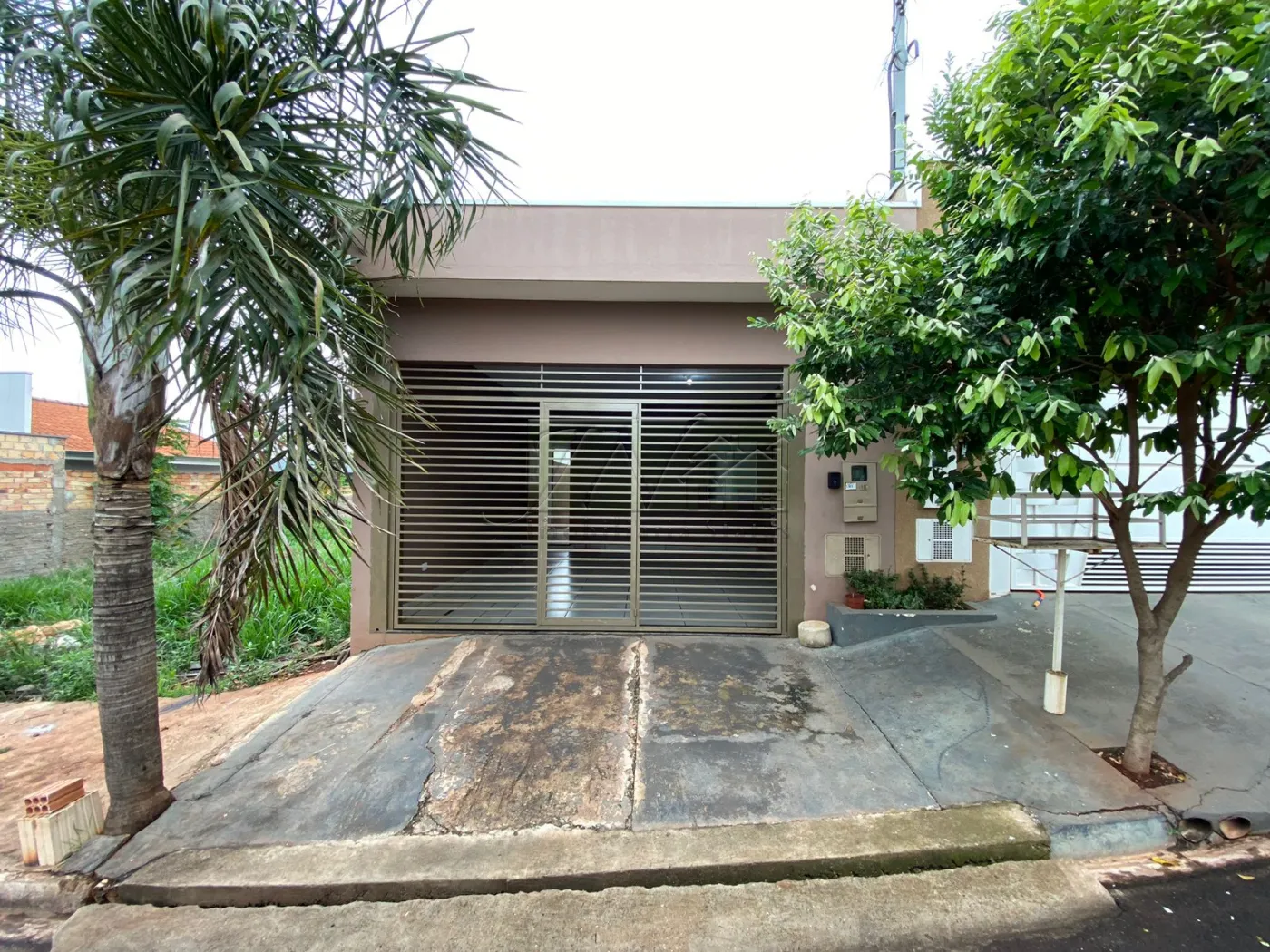 Alugar Residenciais / Casas em SANTA CRUZ DO RIO PARDO R$ 1.300,00 - Foto 1