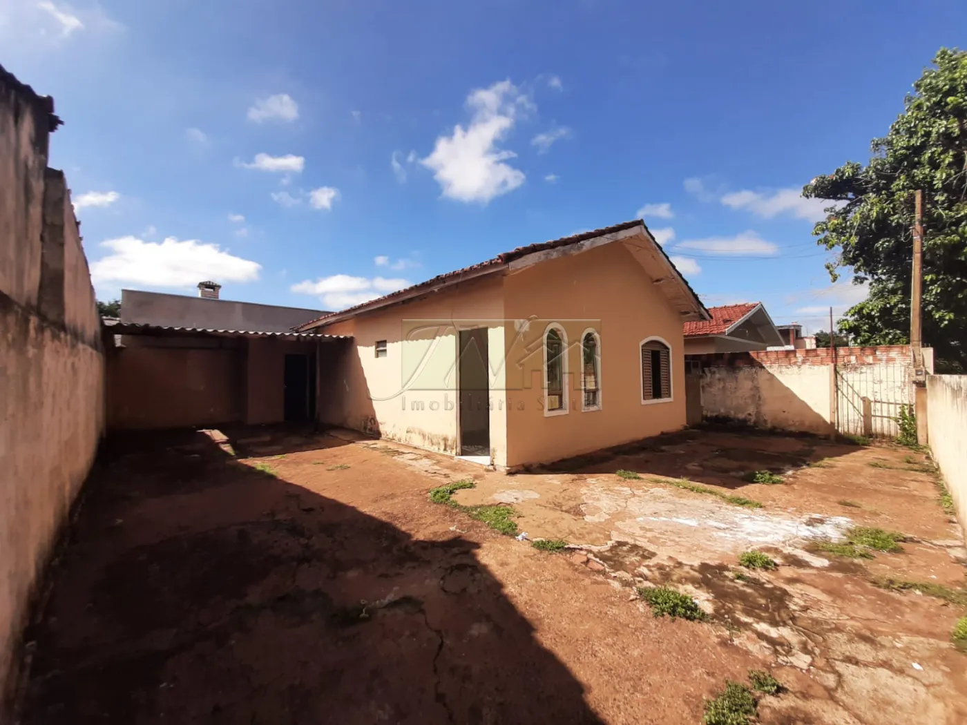 Alugar Residenciais / Casas em Santa Cruz do Rio Pardo R$ 780,00 - Foto 2