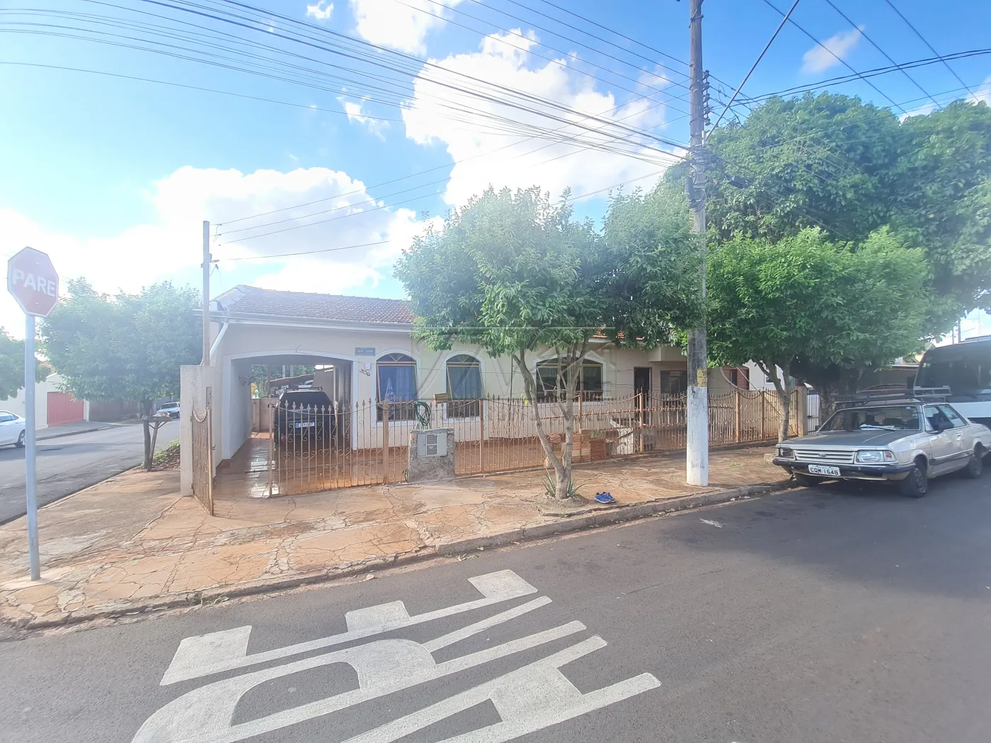 Comprar Residenciais / Casas em Santa Cruz do Rio Pardo R$ 230.000,00 - Foto 1
