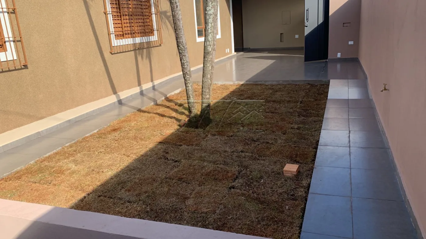 Alugar Residenciais / Casas em Santa Cruz do Rio Pardo R$ 1.700,00 - Foto 4