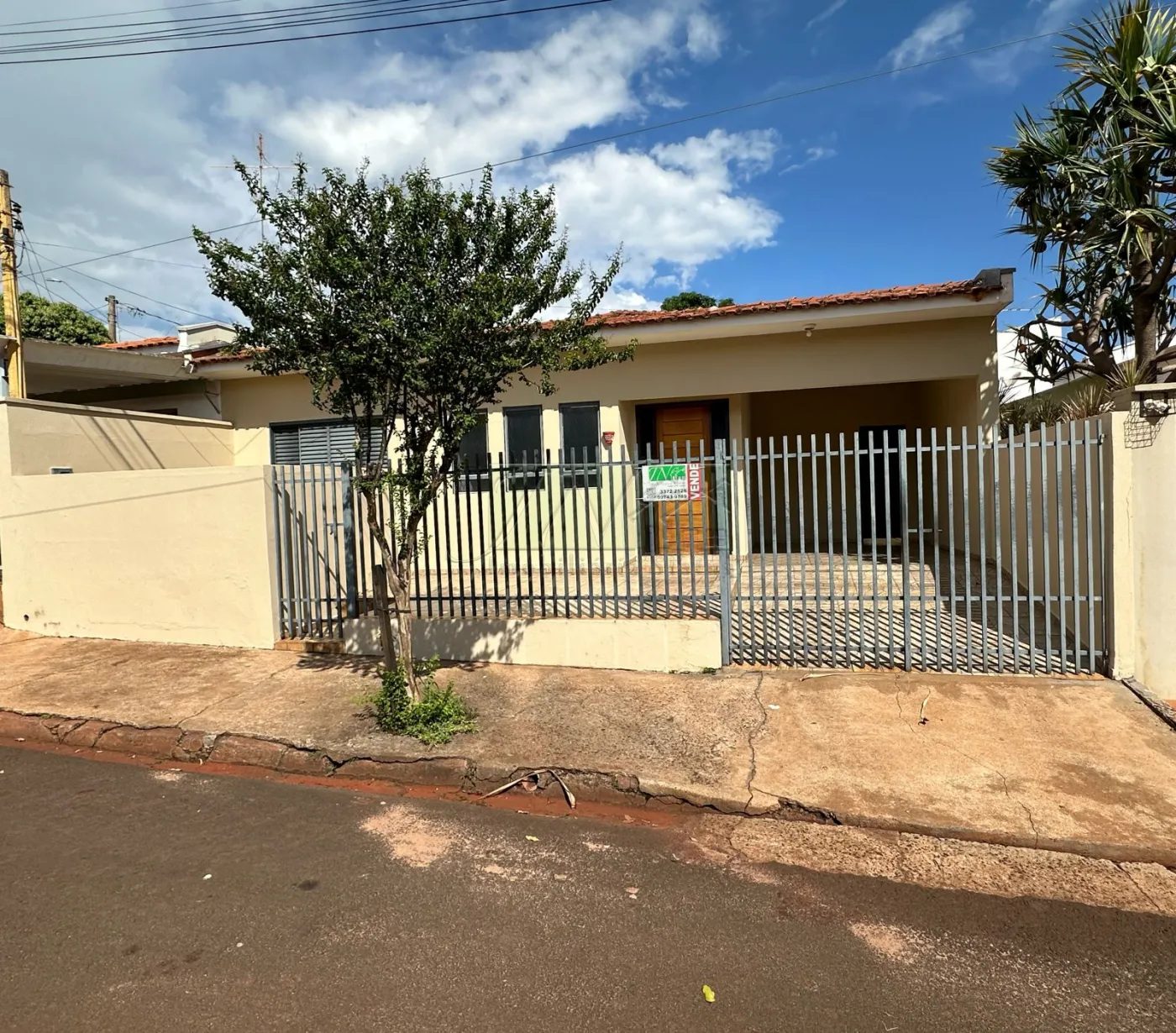 Comprar Residenciais / Casas em Santa Cruz do Rio Pardo R$ 350.000,00 - Foto 1