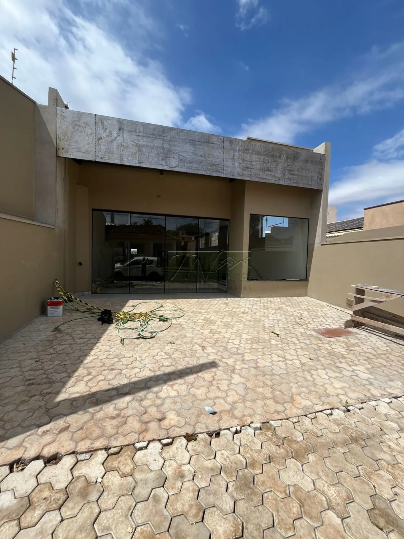 Alugar Comerciais / Ponto Comercial em Santa Cruz do Rio Pardo R$ 6.000,00 - Foto 1