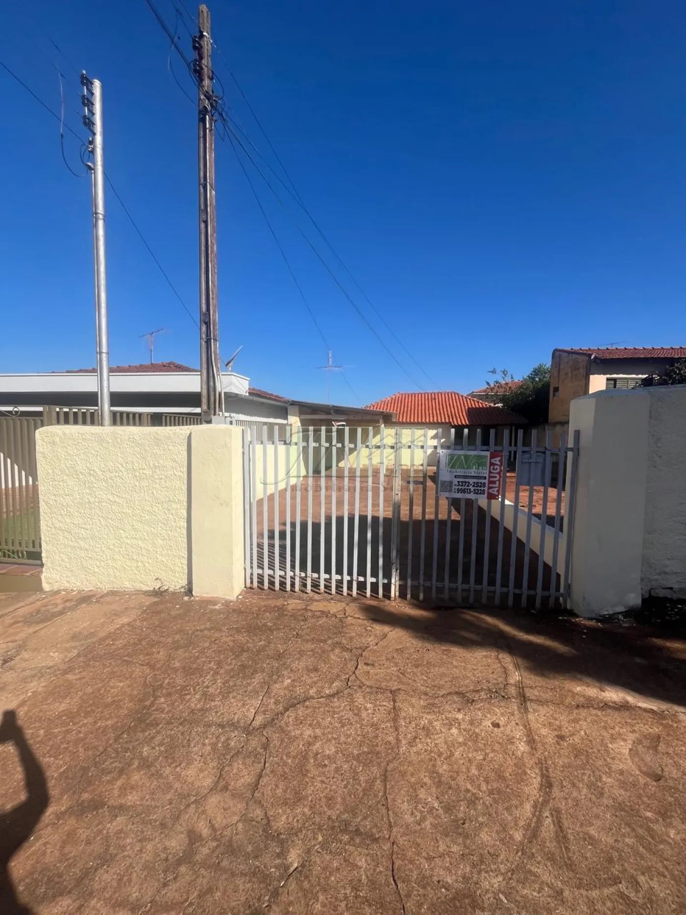 Alugar Residenciais / Casas em Santa Cruz do Rio Pardo R$ 800,00 - Foto 1
