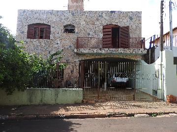 Alugar Residenciais / Casas em Santa Cruz do Rio Pardo. apenas R$ 500.000,00