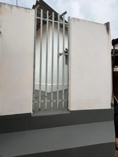 Residenciais / Casas em Santa Cruz do Rio Pardo Alugar por R$550,00