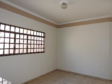 Alugar Residenciais / Casas em Santa Cruz do Rio Pardo R$ 1.200,00 - Foto 6
