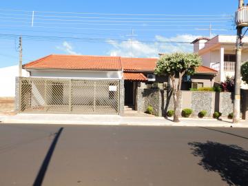 Residenciais / Casas em Santa Cruz do Rio Pardo 