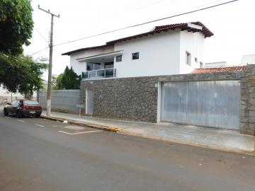 Residenciais / Casas em Santa Cruz do Rio Pardo 