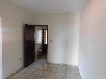 Alugar Residenciais / Casas em Santa Cruz do Rio Pardo R$ 900,00 - Foto 9