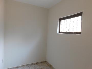 Alugar Residenciais / Casas em Santa Cruz do Rio Pardo R$ 900,00 - Foto 11