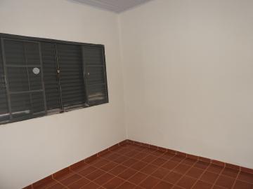 Alugar Residenciais / Casas em Santa Cruz do Rio Pardo R$ 1.000,00 - Foto 5