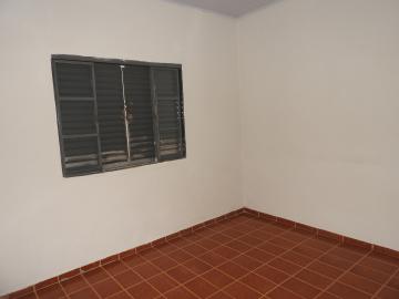 Alugar Residenciais / Casas em Santa Cruz do Rio Pardo R$ 1.000,00 - Foto 6