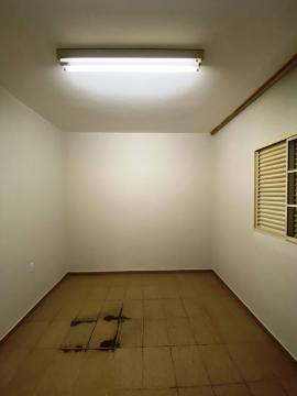 Alugar Residenciais / Casas em Santa Cruz do Rio Pardo R$ 2.300,00 - Foto 17