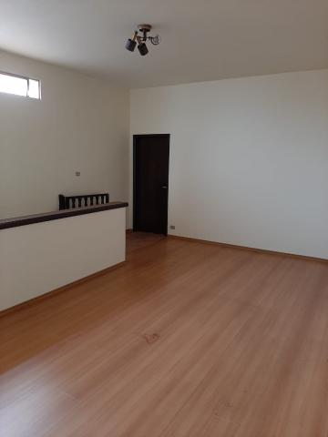 Alugar Residenciais / Casas em Santa Cruz do Rio Pardo R$ 2.000,00 - Foto 3