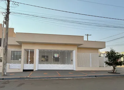Residenciais / Casas em Santa Cruz do Rio Pardo , Comprar por R$800.000,00
