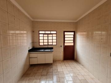 Alugar Residenciais / Casas em Santa Cruz do Rio Pardo R$ 850,00 - Foto 4
