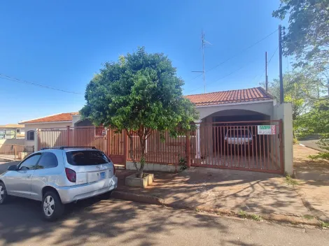 Alugar Residenciais / Casas em Santa Cruz do Rio Pardo R$ 1.200,00 - Foto 2